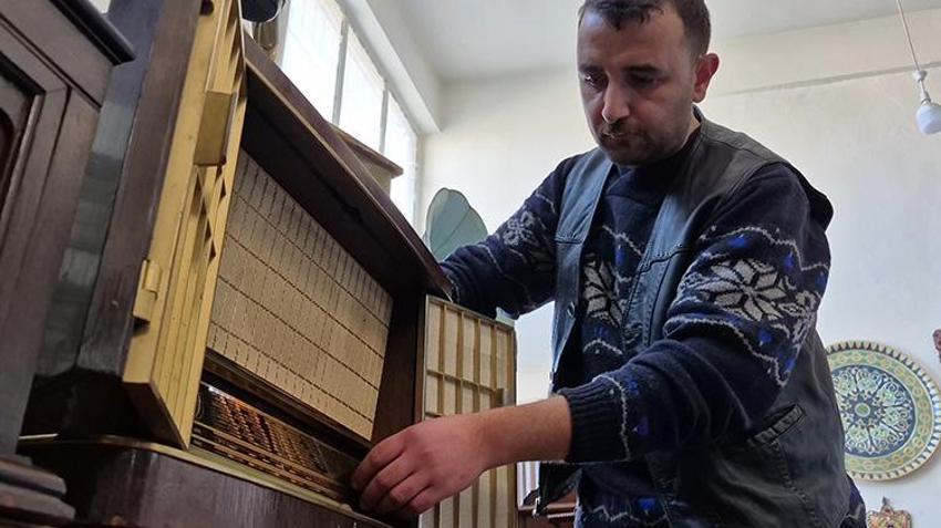 Kendisine hediye edilen radyo ile mesleğini bıraktı, şehir şehir gezip toplamaya başladı!