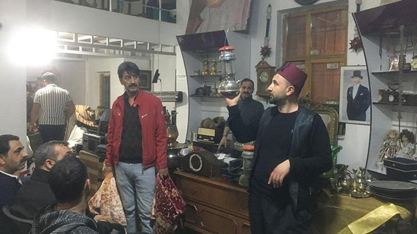 Kendisine hediye edilen radyo ile mesleğini bıraktı, şehir şehir gezip toplamaya başladı!