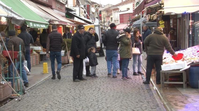 Eskişehir'de Ramazan mesaisi: Sofraların baş tacı hurma ve helva kapış kapış gidiyor!