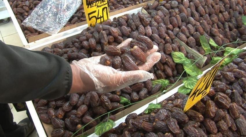 Eskişehir'de Ramazan mesaisi: Sofraların baş tacı hurma ve helva kapış kapış gidiyor!