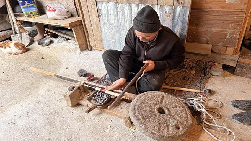 Samsun'un son ustalarından! Dededen kalma yöntemle üretiyor: Çevre köylerden talep yağıyor