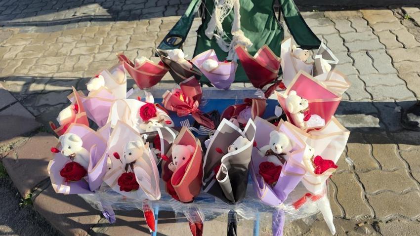 Sevgililer Günü baloncuların yüzünü güldürdü! Fiyatı 200 liradan kapış kapış gidiyor