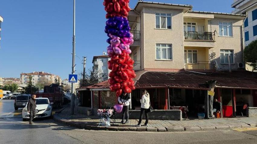 Sevgililer Günü baloncuların yüzünü güldürdü! Fiyatı 200 liradan kapış kapış gidiyor