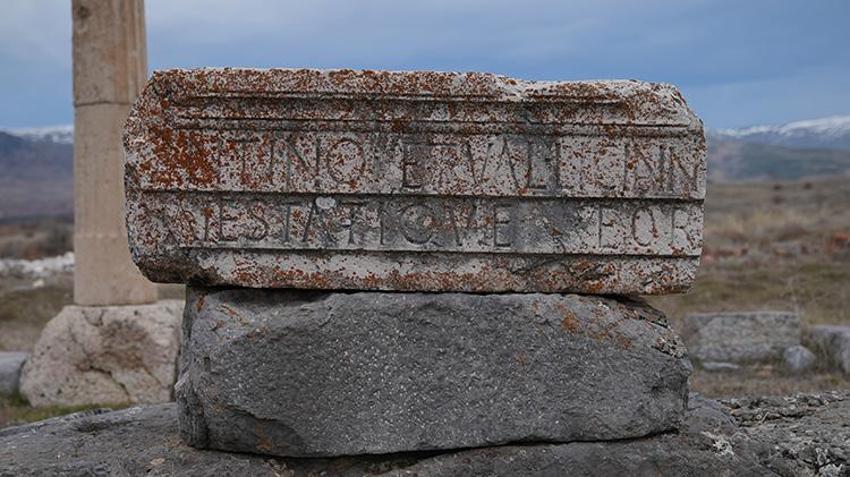 Isparta kış mevsiminde de turizmin gözdesi haline geldi: Göl manzaralı kayak keyfi! Davraz Dağı 12 pistiyle kayak tutkunlarını bekliyor