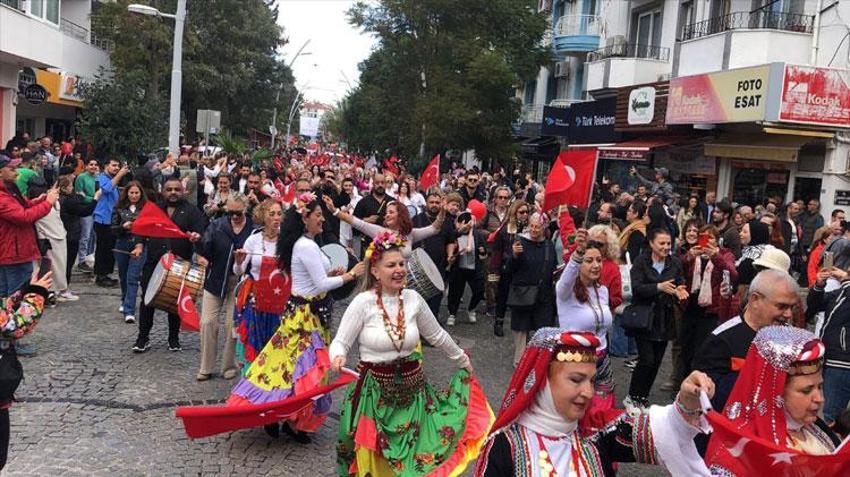 Muğla Datça'da ‘Badem Çiçeği Festivali’ renkli görüntülerle devam ediyor