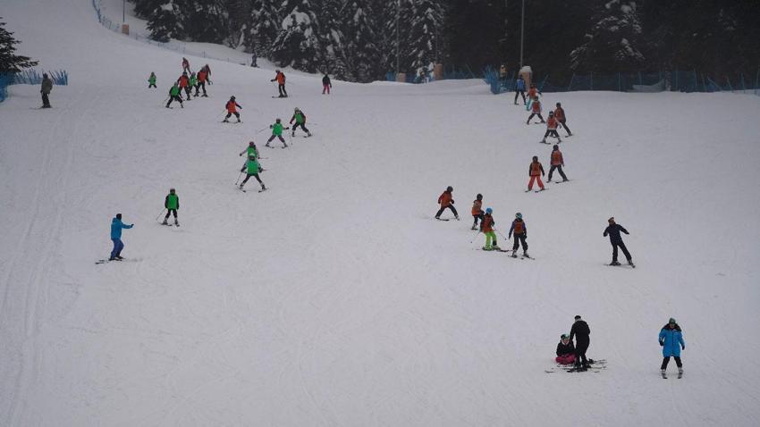 Sevgililer Günü'nde Ilgaz Dağı'nda renkli festival: 20 dakikada kayak yapıp, 1 saatte denize girebiliyorsunuz