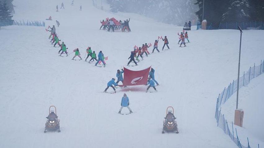 Sevgililer Günü'nde Ilgaz Dağı'nda renkli festival: 20 dakikada kayak yapıp, 1 saatte denize girebiliyorsunuz
