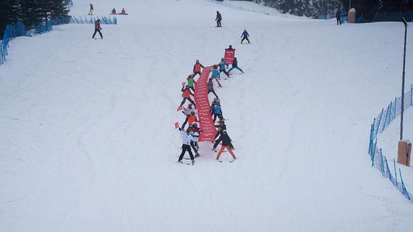 Sevgililer Günü'nde Ilgaz Dağı'nda renkli festival: 20 dakikada kayak yapıp, 1 saatte denize girebiliyorsunuz