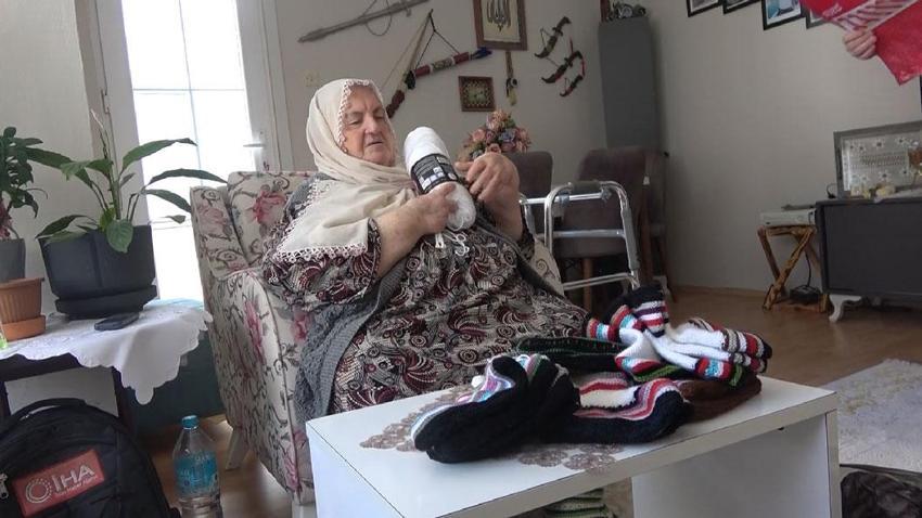 Sabahat teyzenin ördüğü 400 bere Mehmetçik’in yüreğini ısıttı