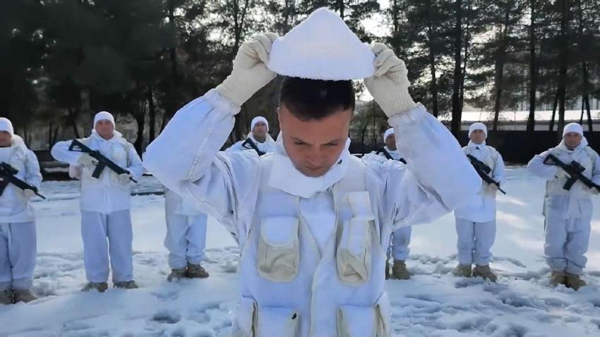 Sabahat teyzenin ördüğü 400 bere Mehmetçik’in yüreğini ısıttı
