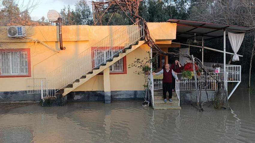 Adana'da afetin gerçek boyutu havadan görüntülendi! Anavarza Antik Kenti çevresi sel suları altında kaldı