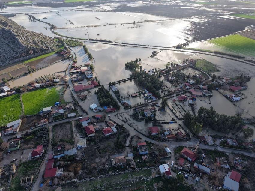 Adana'da afetin gerçek boyutu havadan görüntülendi! Anavarza Antik Kenti çevresi sel suları altında kaldı