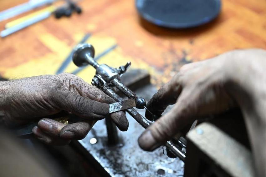 45 yıllık usta Oltu taşı tespihinin sırrını açıkladı: Fazlası değer kaybettirir