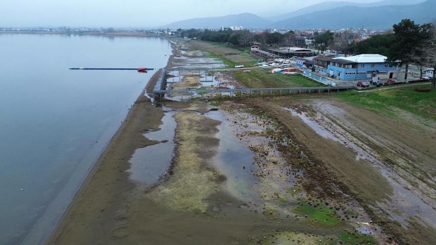 İznik Gölü'nde kuraklık alarmı: Yağışlara rağmen tedirgin eden çekilme sürüyor