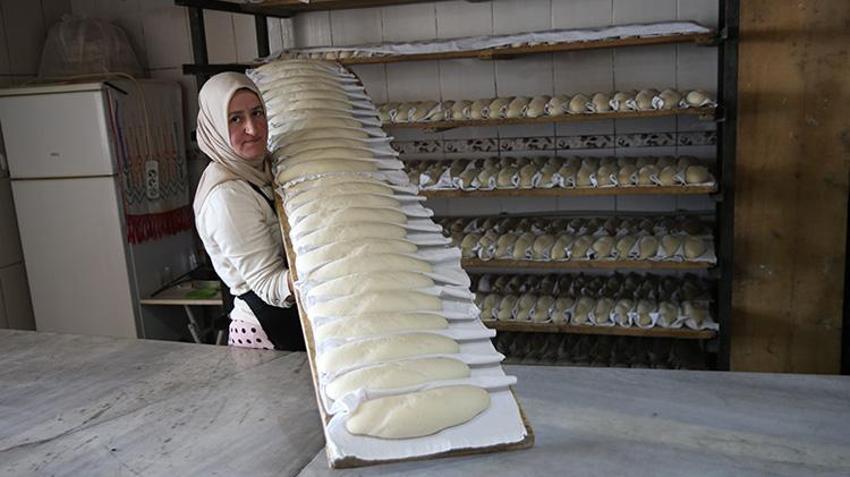 Tüm umutlar tükenip fırın kapanma noktasına gelince sorumluluğu aldı! 3 çocuk annesi kadın tek başına iş yerini ayakta tutuyor