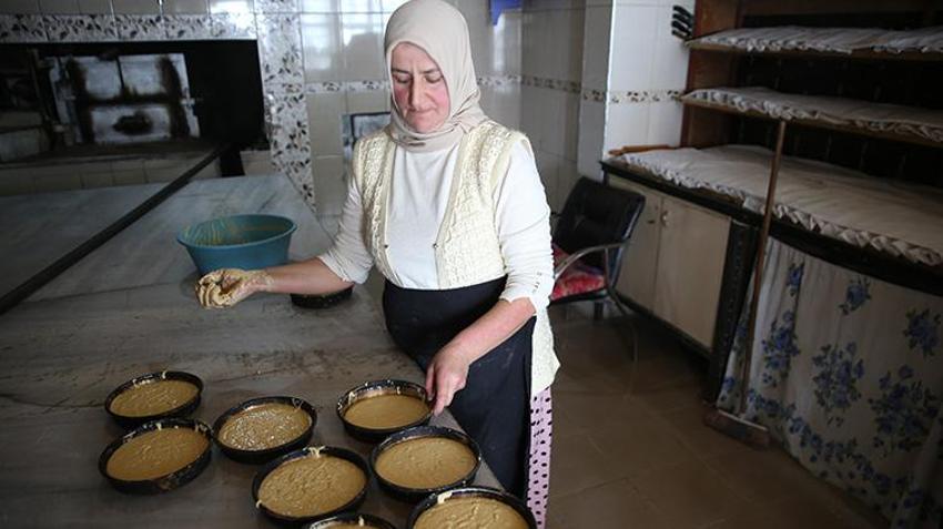 Tüm umutlar tükenip fırın kapanma noktasına gelince sorumluluğu aldı! 3 çocuk annesi kadın tek başına iş yerini ayakta tutuyor