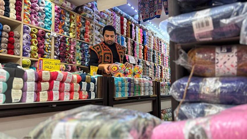 Hobisini iyiliğe dönüştürdü! Köy okullarındaki öğrencileri ısıtıyor