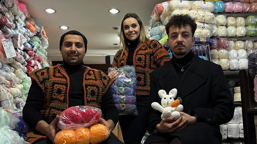 Hobisini iyiliğe dönüştürdü! Köy okullarındaki öğrencileri ısıtıyor