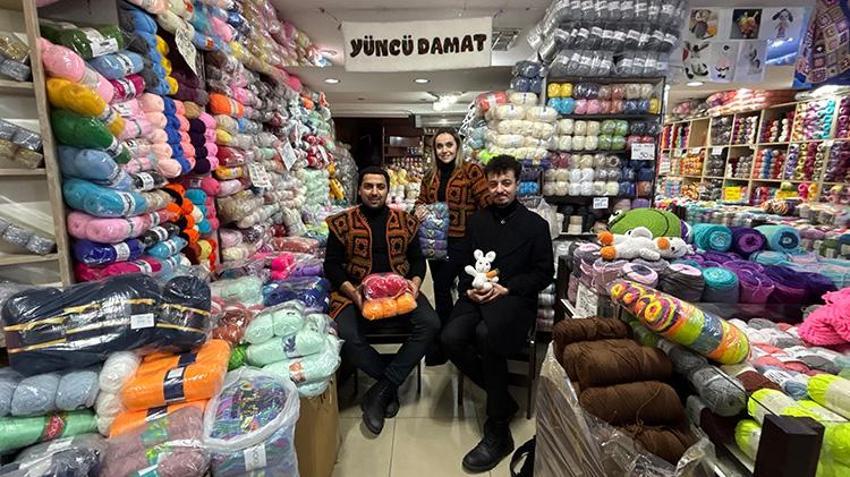 Hobisini iyiliğe dönüştürdü! Köy okullarındaki öğrencileri ısıtıyor