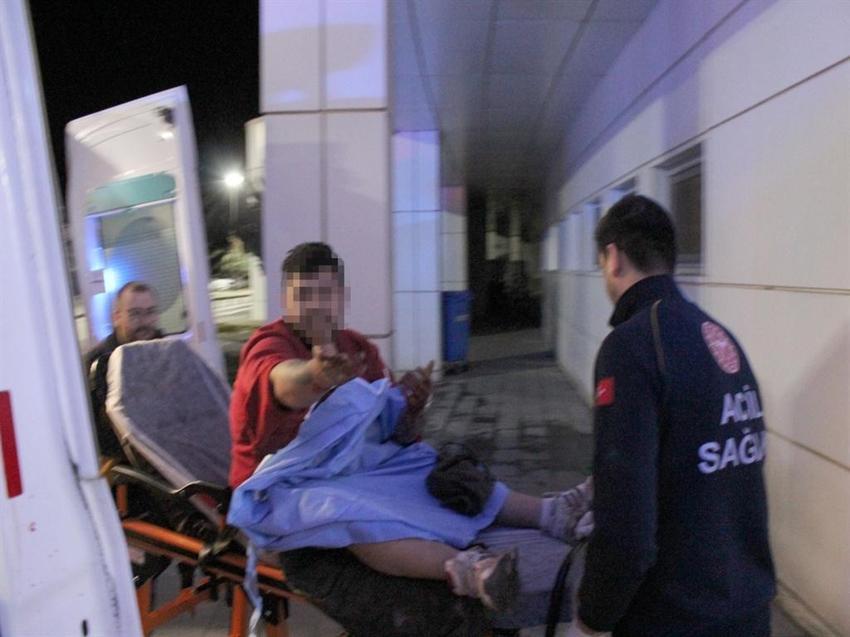 Aksaray'da hastane karıştı: Yaralı halde sedyeden atlayıp saldırdı!
