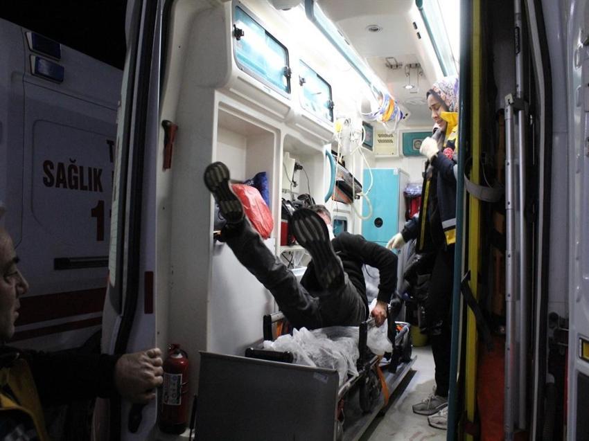 Aksaray'da hastane karıştı: Yaralı halde sedyeden atlayıp saldırdı!