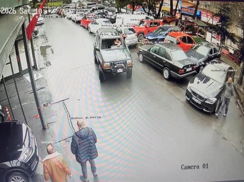 60 yaşında yarı çıplak sanayiyi bastı! İstanbul'da eski ortağını tehdit edip silah çekti