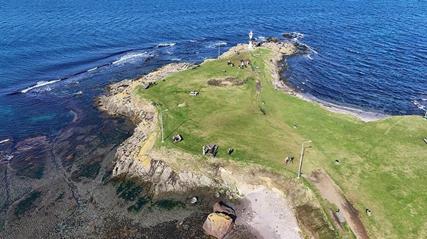 Hafta sonunun gözdesi oldu! Düğünlerden kampçılara herkes orada: Karadeniz’in ışığı Yason Burnu kış güneşiyle ziyaretçilerini ağırlıyor
