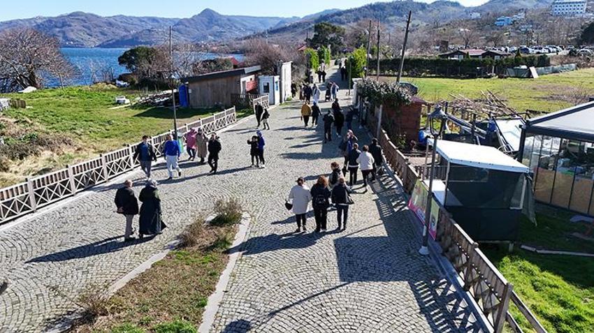 Hafta sonunun gözdesi oldu! Düğünlerden kampçılara herkes orada: Karadeniz’in ışığı Yason Burnu kış güneşiyle ziyaretçilerini ağırlıyor