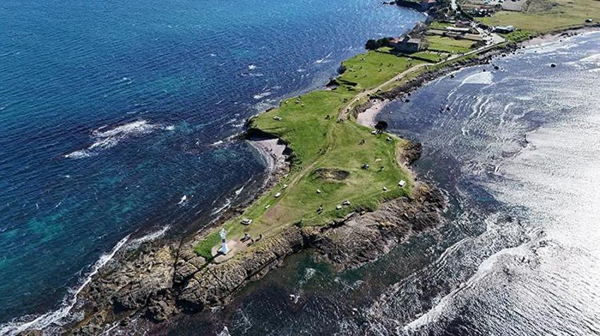 Hafta sonunun gözdesi oldu! Düğünlerden kampçılara herkes orada: Karadeniz’in ışığı Yason Burnu kış güneşiyle ziyaretçilerini ağırlıyor