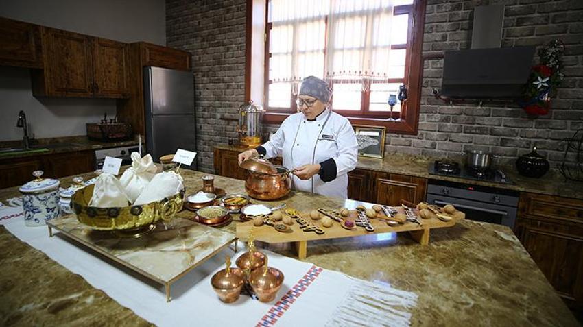 Adanalılar 7 baharatın karışımından yapıyor: Kışın ısıtıyor, anne sütünü artıran şifa deposuna yoğun ilgi! Gelecek nesillere aktarılacak
