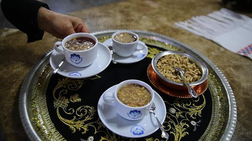 Adanalılar 7 baharatın karışımından yapıyor: Kışın ısıtıyor, anne sütünü artıran şifa deposuna yoğun ilgi! Gelecek nesillere aktarılacak