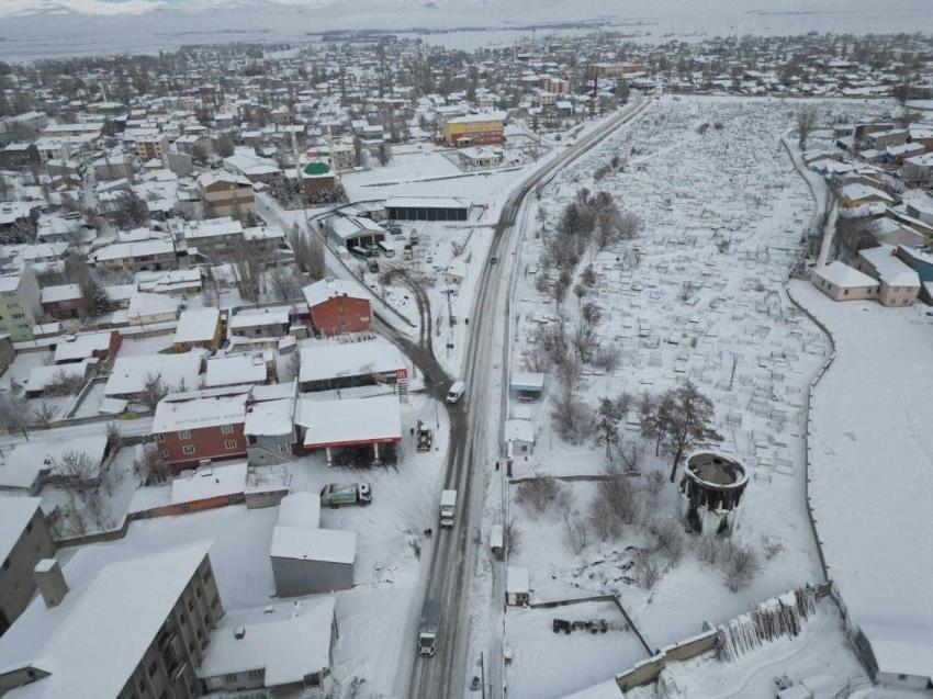 Ağrı'da cadde ve sokaklarda oluştu: Doğa kendini bu şekliyle gösterdi