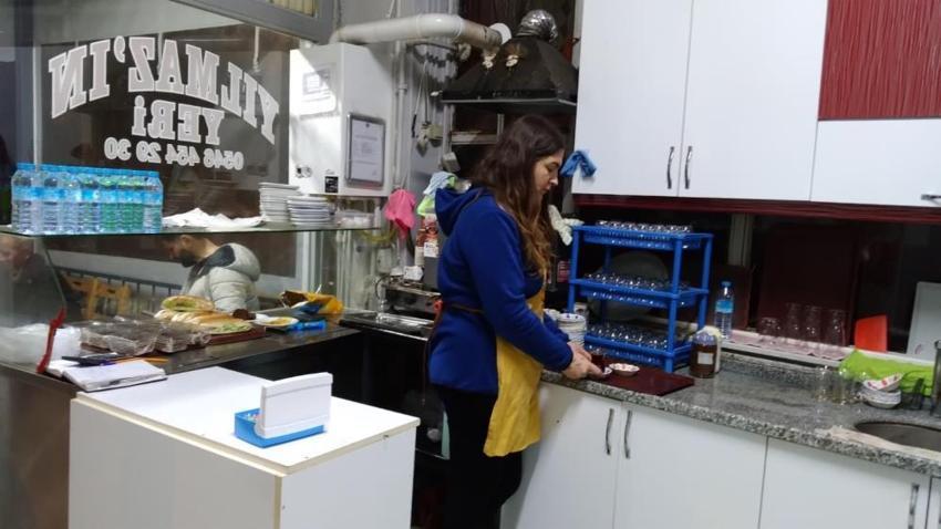 Tekirdağ'da kıraathaneye kadın eli değdi, çayın rengi değişti! Müşteriler hayran kaldı