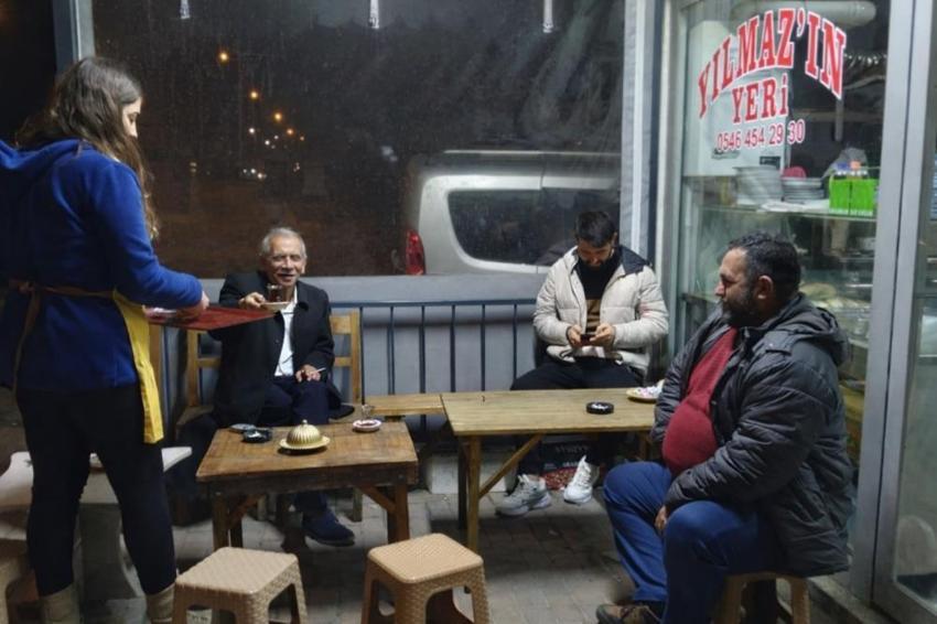 Tekirdağ'da kıraathaneye kadın eli değdi, çayın rengi değişti! Müşteriler hayran kaldı