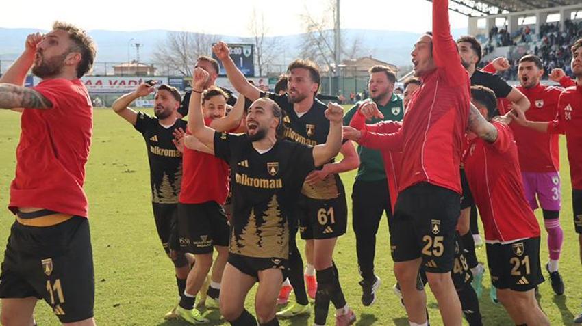 Muğlaspor müthiş seriyle Batman Petrolspor'u koltuğundan edip zirveye oturdu