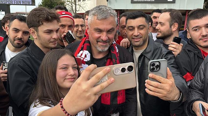 Samsunspor taraftarı Thomas Reis'i havalimanından uğurladı: 'Birlikte tarih yazdık, hiçbir zaman da bunu unutmayacağız'