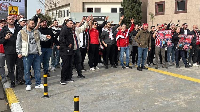 Samsunspor taraftarı Thomas Reis'i havalimanından uğurladı: 'Birlikte tarih yazdık, hiçbir zaman da bunu unutmayacağız'