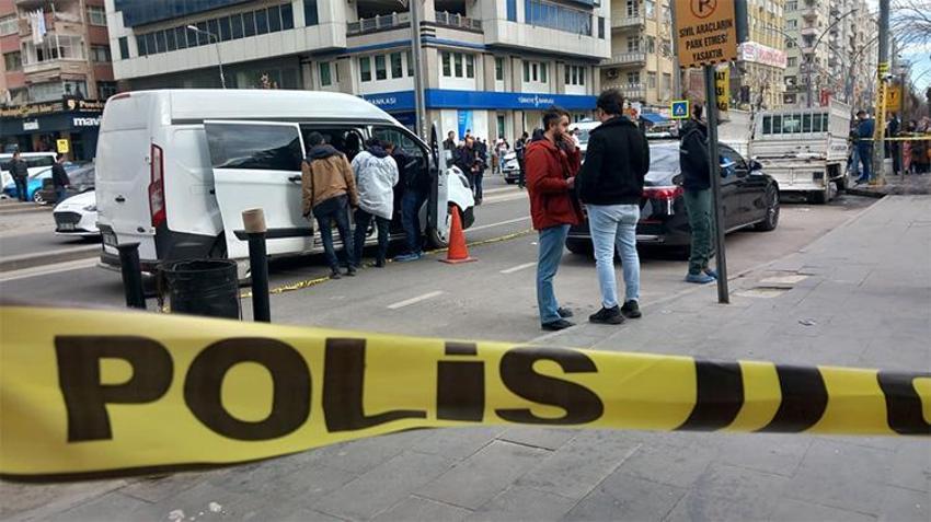 Diyarbakır'da müteahhit ile emlakçı arasında 'tadilat' kavgası! Yaralılar var