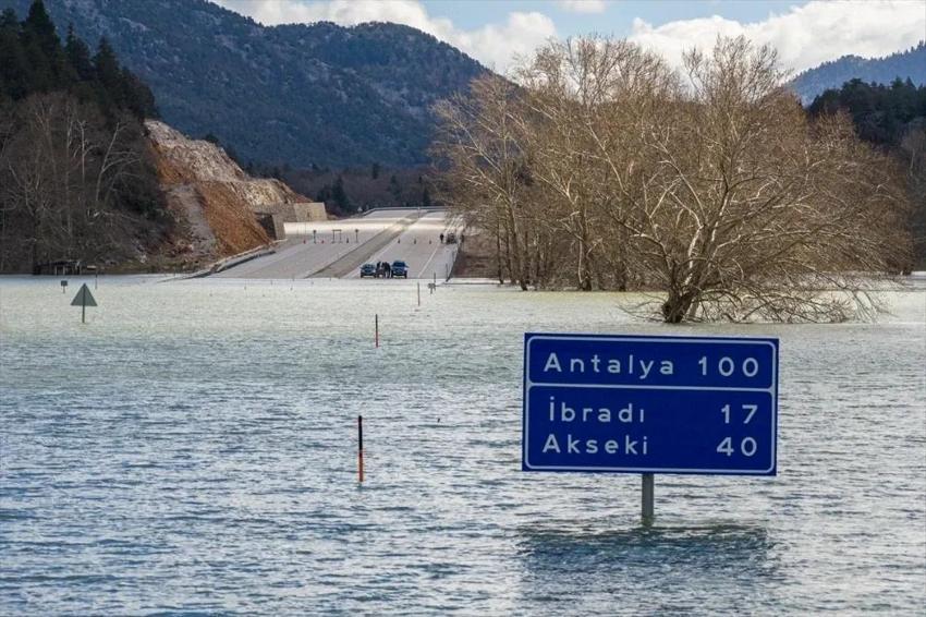 Konya'da herkes şaşkın: İki yeni göl oluştu!