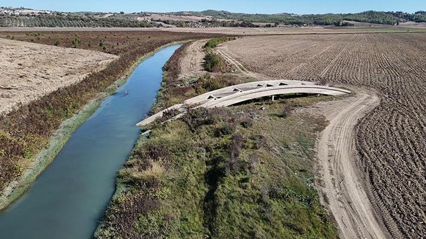 Adana’da kuraklık bitiyor mu? Seyhan Barajı’nda su seviyesi arttı, tarihi köprü suya gömüldü