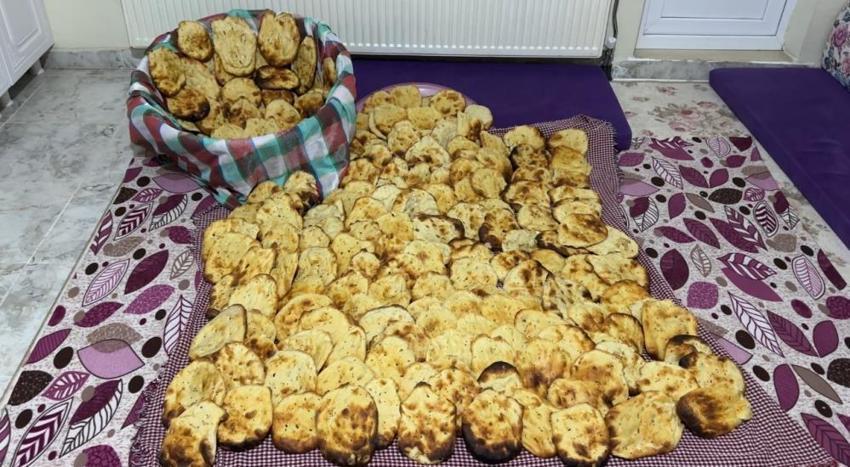 Hakkarili 3 kız kardeş geleneksel yöntemlerle tek tek hazırladı! Ramazan sofralarının vazgeçilmezi