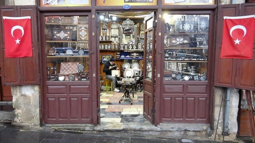 Gaziantep'in sayılı ustalarından! Ürettiği eserlere Avrupa’dan talep yağıyor, turistler hayran kalıyor