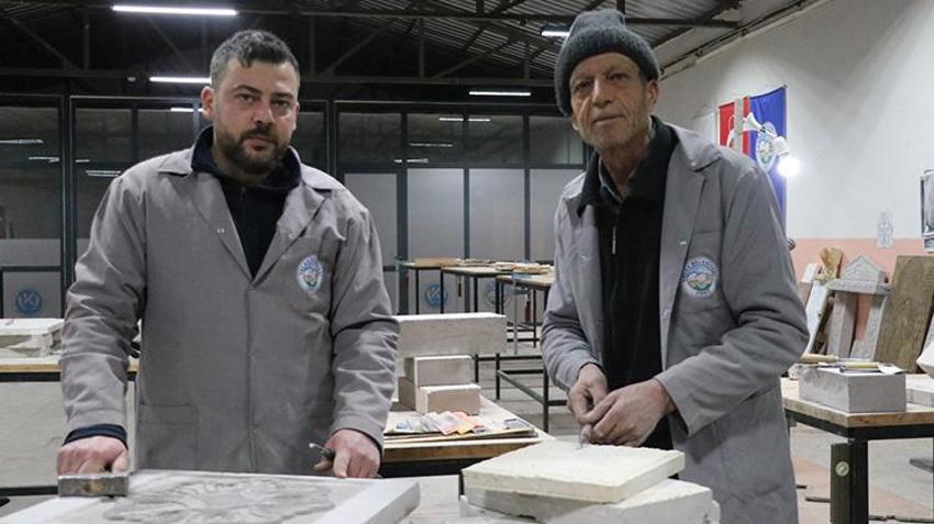 Kayseri'de baba-oğul 119 yıllık Sion Yetimhanesi'nin bahçesinde taşa şekil veriyor!