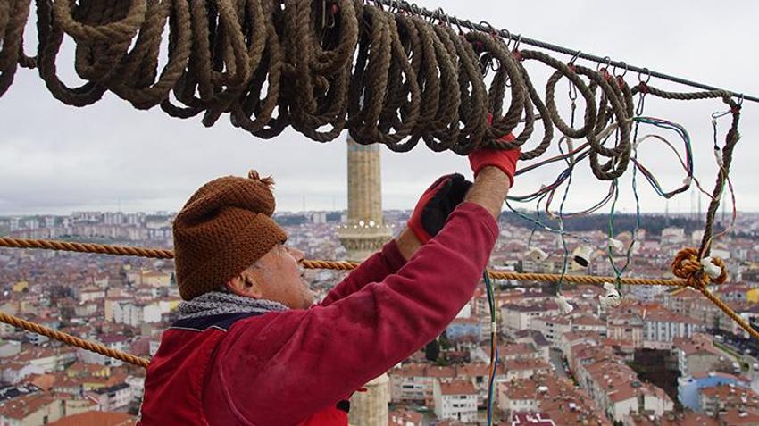 Edirne'de "Son mahyacı" ramazan ayında sanatıyla gökleri aydınlatıyor: Devredecek çırak arıyorlar