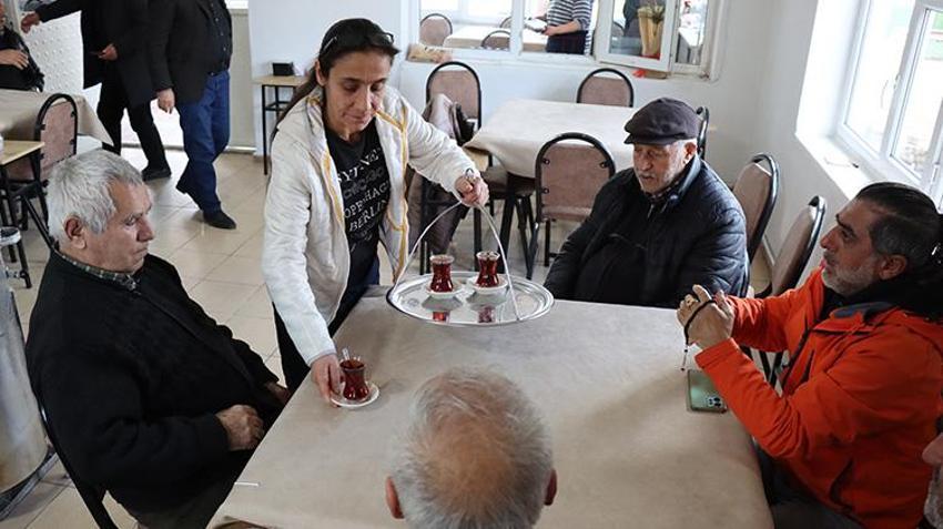 İstanbul'u bırakıp köylerine döndüler! Babalarına rakip olan 3 kız kardeş görenleri şaşırtıyor