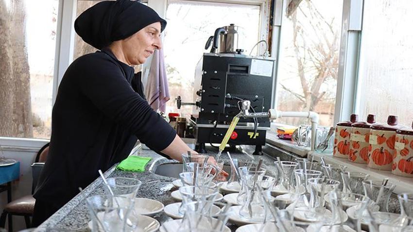 İstanbul'u bırakıp köylerine döndüler! Babalarına rakip olan 3 kız kardeş görenleri şaşırtıyor