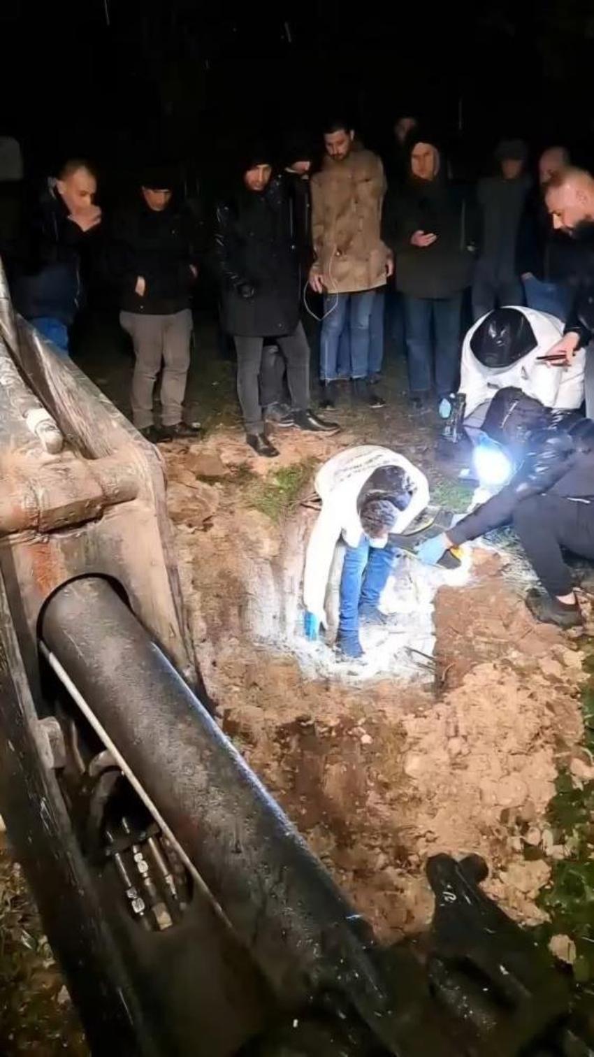 Bartın'da mezardan paket çıktı! Muhtar fark etti, imamlar şaşkına döndü! Mahalleli günlerdir konuşuyor