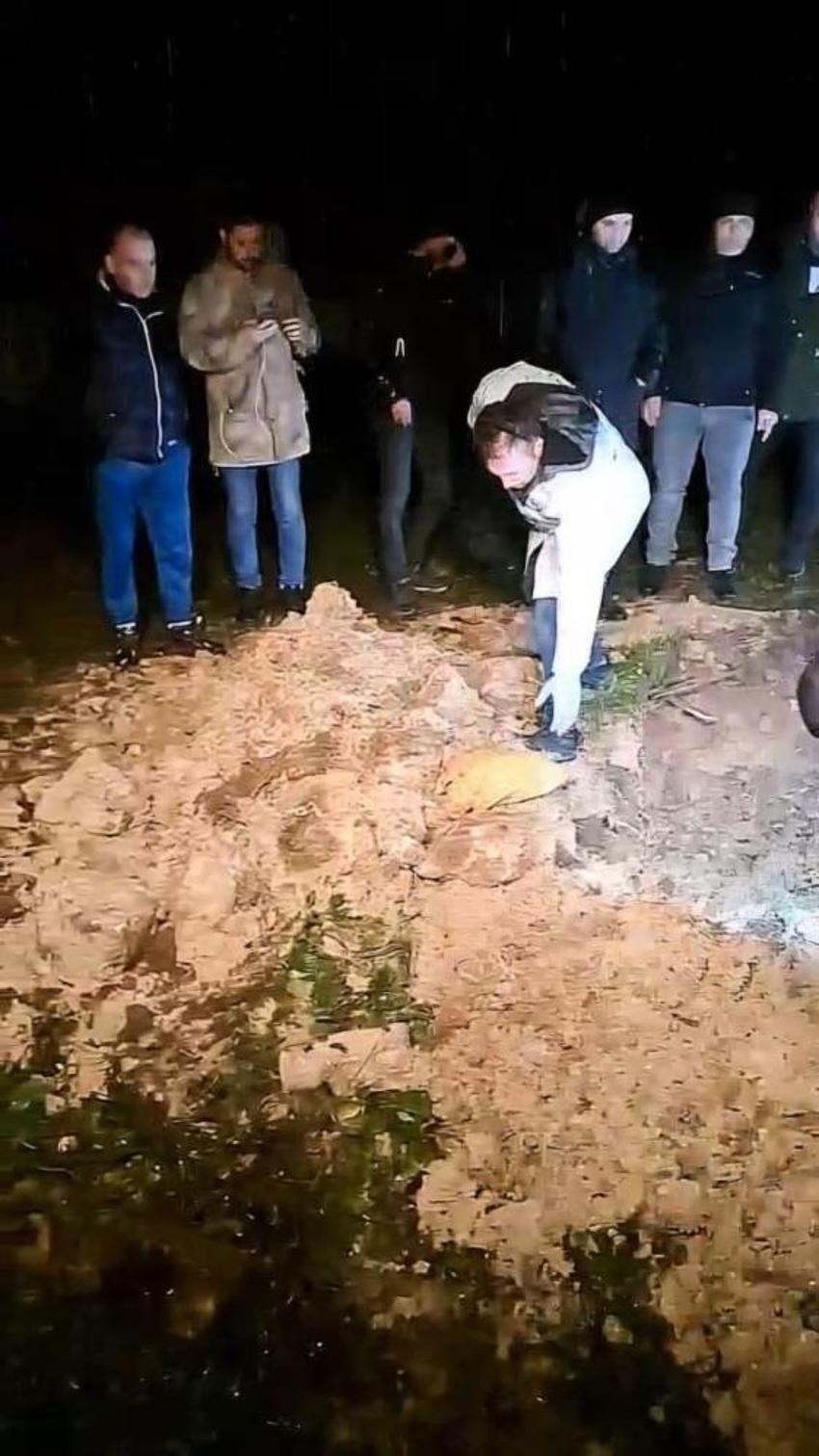 Bartın'da mezardan paket çıktı! Muhtar fark etti, imamlar şaşkına döndü! Mahalleli günlerdir konuşuyor