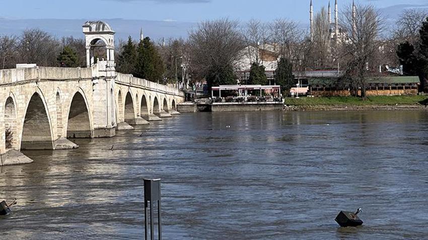 Edirne'de 'sarı' alarm! Meriç Nehri'nin debisi yükseldi