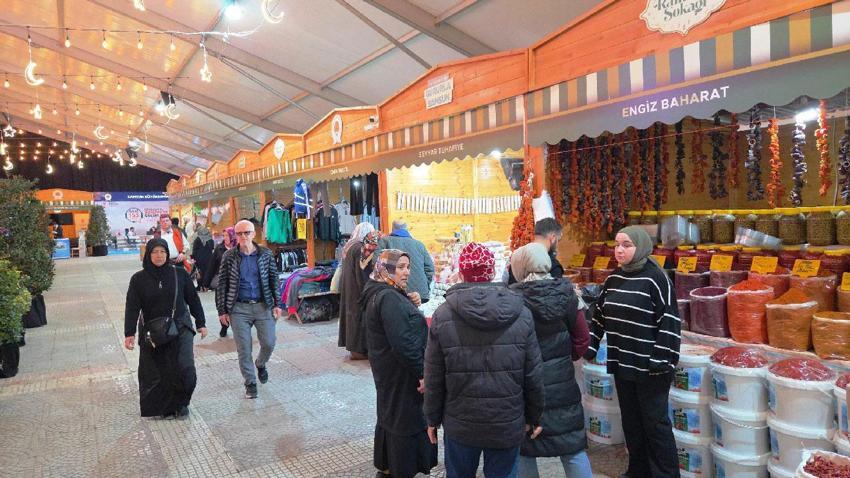 Samsun'da Ramazan Sokağı 7'den 70'e herkese hitap ediyor